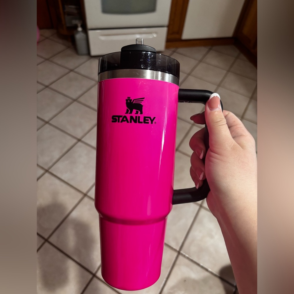 30 oz electric pink Stanley